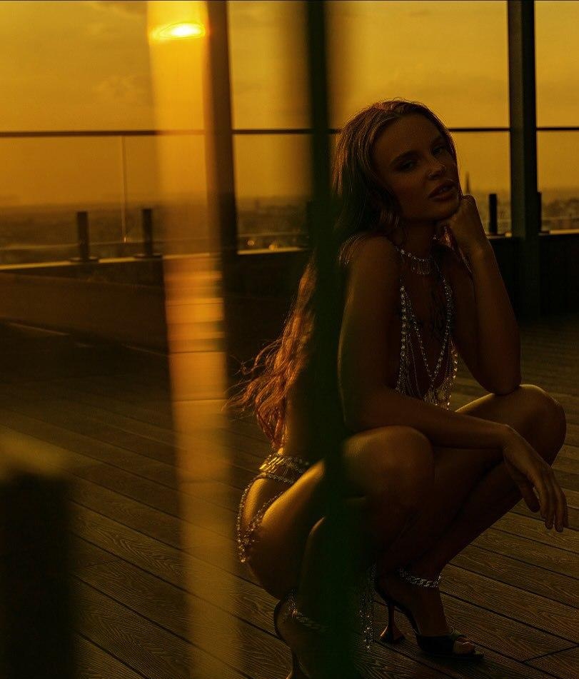 Эмма привлекальеная девушка из Ижевска цена от 7000 руб