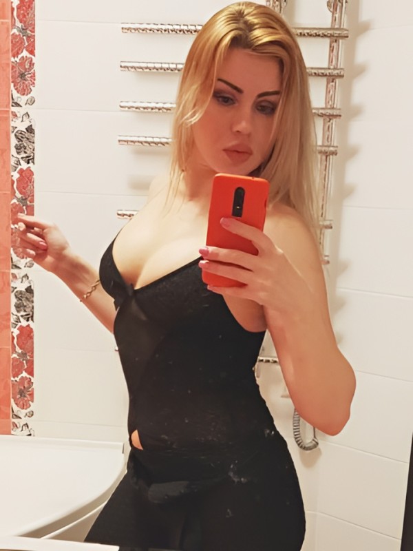 Каролина привлекательная девушка из Ижевска цена от 1500 руб