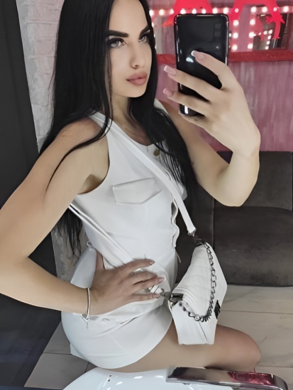 Юлия привлекательная девушка из Ижевска цена от 4000 руб